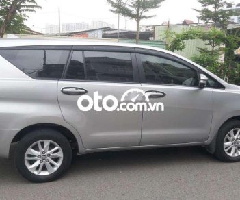 Toyota Innova 2017 - Bán xe Toyota Innova năm 2017, màu bạc xe gia đình, giá 470tr