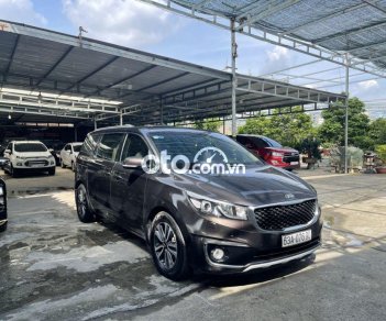 Kia Sedona 2017 - Cần bán gấp Kia Sedona đời 2017, màu nâu