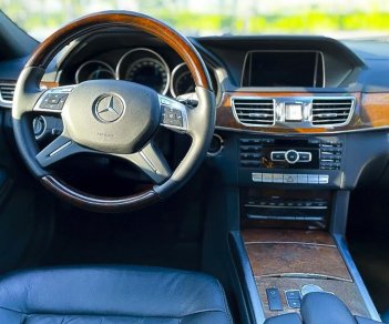 Mercedes-Benz E400 2013 - Bán Mercedes E400 năm sản xuất 2013, màu đen còn mới