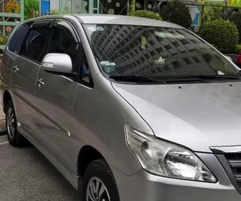 Toyota Innova 2015 - Cần bán Toyota Innova năm 2015, màu bạc còn mới