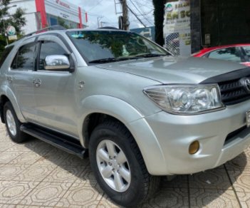 Toyota Fortuner   2.5G  2011 - Cần bán Toyota Fortuner 2.5G đời 2011, màu bạc còn mới giá cạnh tranh