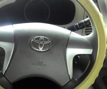 Toyota Innova 2015 - Cần bán Toyota Innova năm 2015, màu bạc còn mới