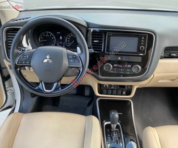 Mitsubishi Outlander   2.4 CVT Premium  2018 - Cần bán Mitsubishi Outlander 2.4 CVT Premium 2018, màu trắng còn mới, 825 triệu