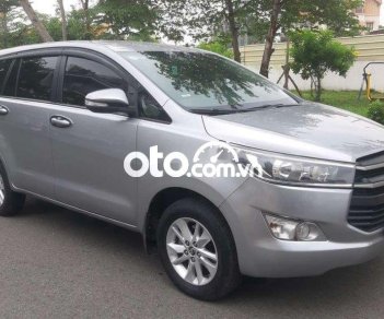 Toyota Innova 2017 - Bán xe Toyota Innova năm 2017, màu bạc xe gia đình, giá 470tr