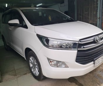 Toyota Innova 2018 - Bán Toyota Innova sản xuất năm 2018, màu trắng xe gia đình