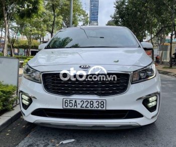 Kia Sedona      2019 - Bán Kia Sedona sản xuất năm 2019, màu trắng còn mới, giá 980tr