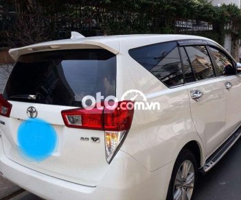 Toyota Innova 2017 - Bán Toyota Innova đời 2017, màu trắng xe gia đình, 650tr