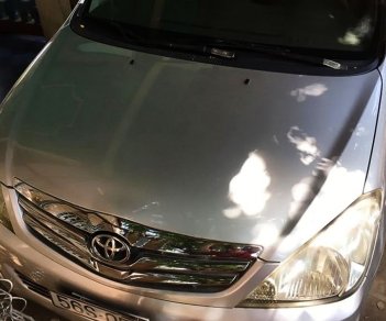 Toyota Innova   V  2010 - Cần bán gấp Toyota Innova V năm 2010, màu bạc còn mới