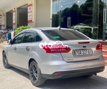 Ford Focus AT  2015 - Bán Ford Focus AT đời 2015, màu bạc giá cạnh tranh