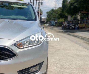 Ford Focus AT  2015 - Bán Ford Focus AT đời 2015, màu bạc giá cạnh tranh