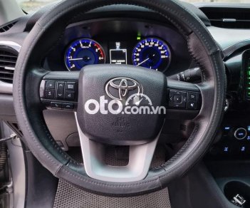 Toyota Hilux G  2015 - Cần bán lại xe Toyota Hilux G 2015, màu bạc, nhập khẩu số tự động