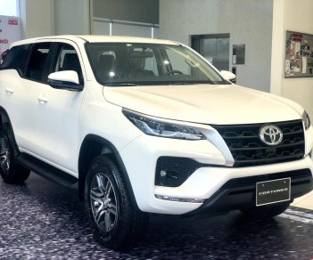 Toyota Fortuner 2022 - Tặng ngay một phần phí trước bạ, đủ màu, giao ngay, chỉ 270tr nhận xe