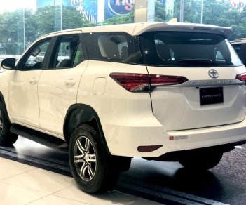 Toyota Fortuner 2022 - Tặng ngay một phần phí trước bạ, đủ màu, giao ngay, chỉ 270tr nhận xe