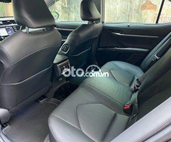 Toyota Camry 2020 - Cần bán lại xe Toyota Camry 2020, màu đen 