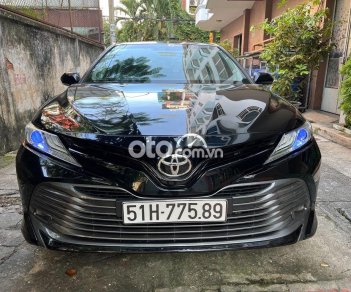 Toyota Camry 2020 - Cần bán lại xe Toyota Camry 2020, màu đen 