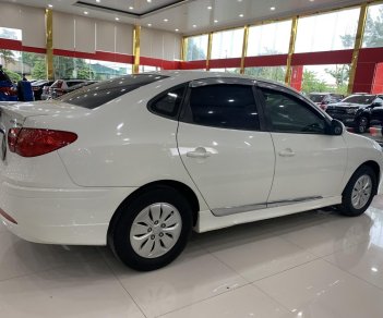 Hyundai Avante 2014 - Cần bán gấp Hyundai Avante 1.6MT sx 2014 trong nước, giá tốt