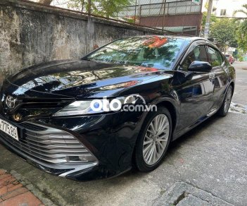 Toyota Camry 2020 - Cần bán lại xe Toyota Camry 2020, màu đen 