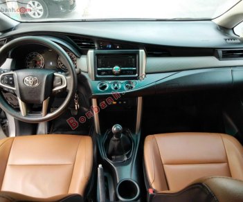 Toyota Innova     2016 - Bán xe Toyota Innova năm 2016, màu bạc xe gia đình, giá chỉ 460 triệu