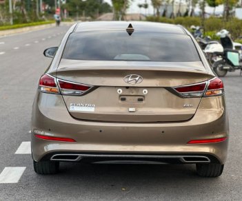 Hyundai Elantra   2.0 AT  2018 - Cần bán xe Hyundai Elantra 2.0 AT sản xuất năm 2018, màu nâu