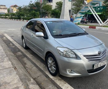 Toyota Vios   E 2011 - Cần bán Toyota Vios E 2011, màu bạc còn mới, giá 268tr