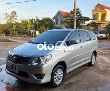 Toyota Innova  E 2012 - Cần bán Toyota Innova E năm 2012, màu bạc số sàn