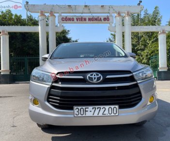 Toyota Innova   2.0E   2019 - Bán xe Toyota Innova 2.0E năm 2019, màu bạc xe gia đình  