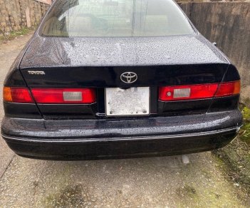 Toyota Camry   Xli  1998 - Cần bán gấp Toyota Camry Xli năm sản xuất 1998, màu đen, giá tốt