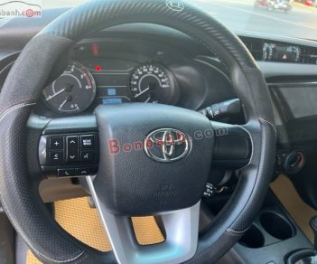 Toyota Hilux   2019 - Cần bán gấp Toyota Hilux 2019, màu đen, nhập khẩu  