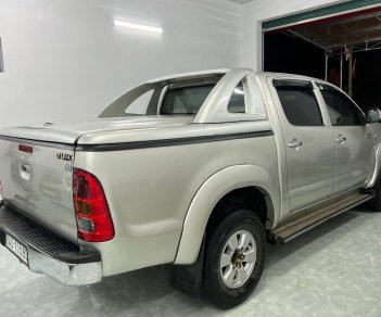 Toyota Hilux 2009 - Cần bán xe Toyota Hilux sản xuất năm 2009, màu bạc, nhập khẩu nguyên chiếc 