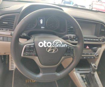 Hyundai Elantra   2.0 AT 2018 - Bán Hyundai Elantra 2.0 AT đời 2018, màu trắng như mới, 560 triệu