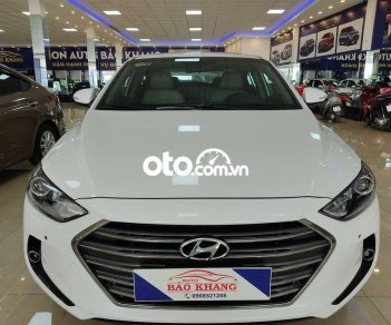 Hyundai Elantra   2.0 AT 2018 - Bán Hyundai Elantra 2.0 AT đời 2018, màu trắng như mới, 560 triệu