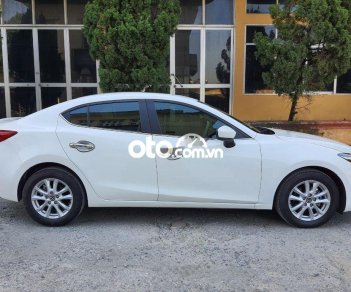 Mazda 3 2018 - Cần bán gấp Mazda 3 1.5L Deluxe năm sản xuất 2018, màu trắng, 555tr