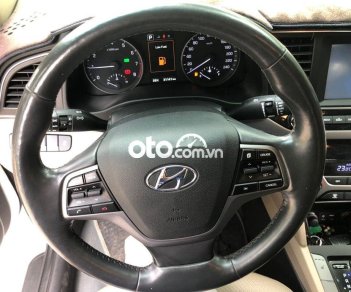 Hyundai Elantra   2.0AT 2019 - Bán Hyundai Elantra 2.0AT năm 2019, màu trắng còn mới