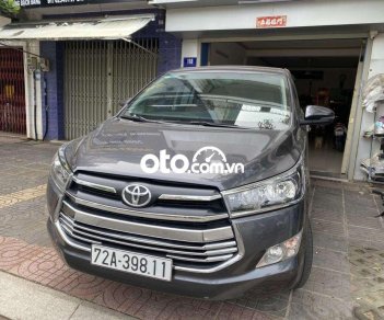 Toyota Innova 2.0E 2019 - Cần bán gấp Toyota Innova 2.0E năm sản xuất 2019, màu xám