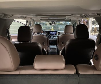 Toyota Sienna 2017 - Màu vàng cát, nhập khẩu