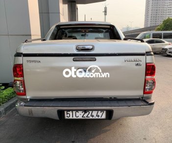 Toyota Hilux   2012 - Bán ô tô Toyota Hilux E sản xuất năm 2012, màu bạc, xe nhập chính chủ, giá chỉ 379 triệu