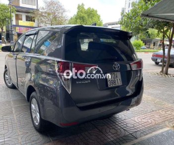 Toyota Innova 2.0E 2019 - Cần bán gấp Toyota Innova 2.0E năm sản xuất 2019, màu xám