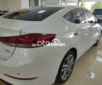 Hyundai Elantra   2.0 AT 2018 - Bán Hyundai Elantra 2.0 AT đời 2018, màu trắng như mới, 560 triệu