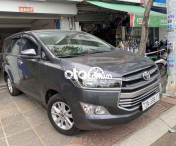 Toyota Innova 2.0E 2019 - Cần bán gấp Toyota Innova 2.0E năm sản xuất 2019, màu xám