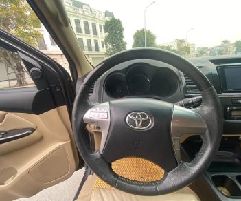 Toyota Fortuner V 2015 - Bán xe Toyota Fortuner V 2015, màu xám, 585 triệu.