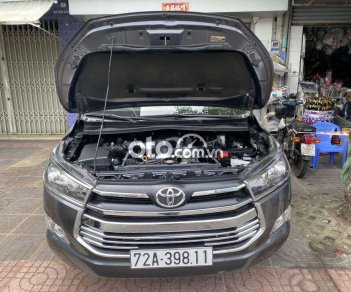 Toyota Innova 2.0E 2019 - Cần bán gấp Toyota Innova 2.0E năm sản xuất 2019, màu xám