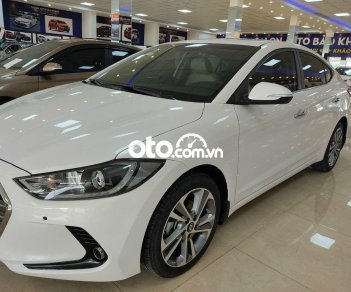 Hyundai Elantra   2.0 AT 2018 - Bán Hyundai Elantra 2.0 AT đời 2018, màu trắng như mới, 560 triệu