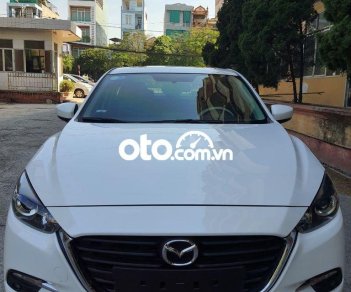 Mazda 3 2018 - Cần bán gấp Mazda 3 1.5L Deluxe năm sản xuất 2018, màu trắng, 555tr