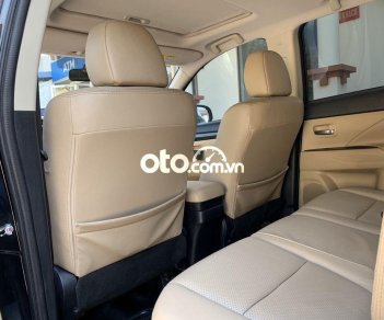 Mitsubishi Outlander  2.0 Premium 2018 - Bán Mitsubishi Outlander 2.0 Premium sản xuất năm 2018, màu đen còn mới 