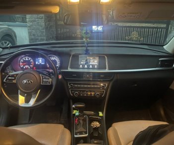 Kia Optima   2.0 GAT Luxury   2019 - Xe Kia Optima 2.0 GAT Luxury năm sản xuất 2019, màu đen giá cạnh tranh