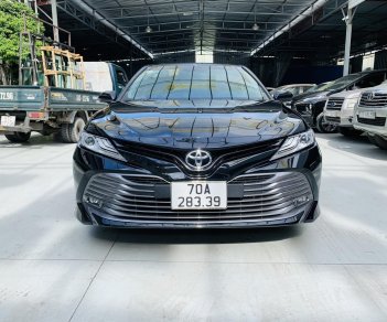 Toyota Camry AT 2020 - Bán xe Toyota Camry AT sản xuất năm 2020, xe màu đen, cực sang và mới, có trả góp
