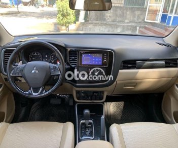 Mitsubishi Outlander  2.0 Premium 2018 - Bán Mitsubishi Outlander 2.0 Premium sản xuất năm 2018, màu đen còn mới 