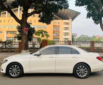 Mercedes-Benz 2019 - Bán xe Mercedes E200 đời 2019, màu trắng, nhập khẩu nguyên chiếc chính chủ