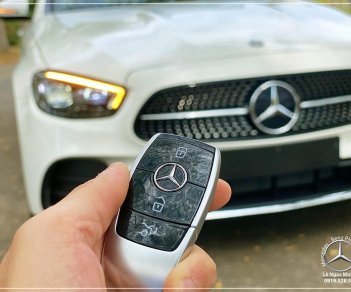 Mercedes-Benz 2022 - Thời điểm mua xe E300 V1 với giá tốt nhất trong năm - Liên hệ để được tư vấn