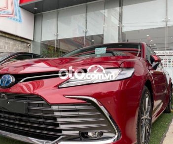 Toyota Camry 2021 - Bán ô tô Toyota Camry sản xuất năm 2021, màu đỏ, nhập khẩu nguyên chiếc